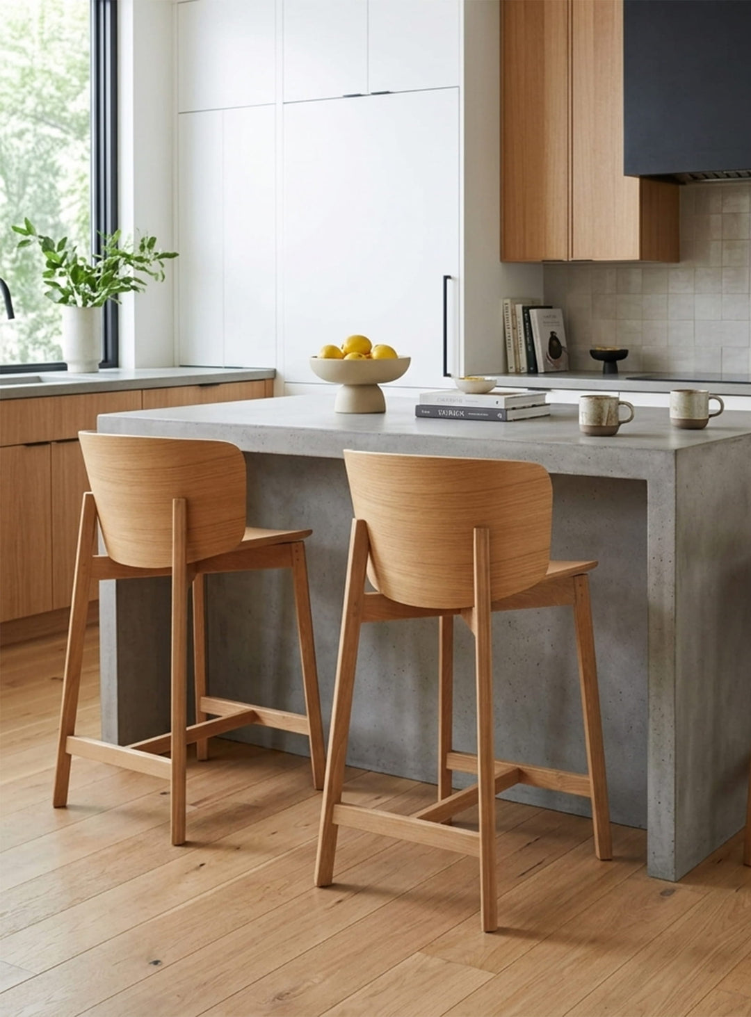Tabouret de comptoir Buddy Blu Dot : tabouret design, idéal pour espace repas. chene blanc