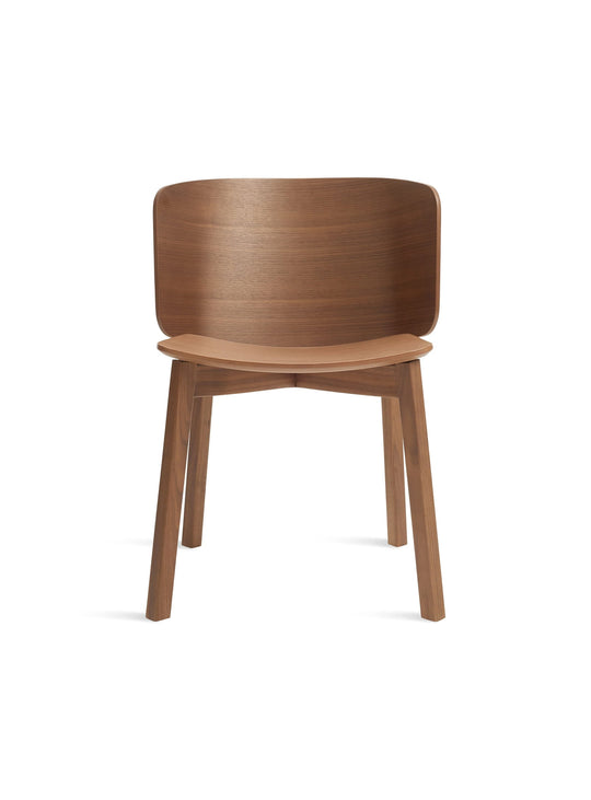 Chaise Buddy Blu Dot : chaise design, dossier courbé et ergonomique. noyer
