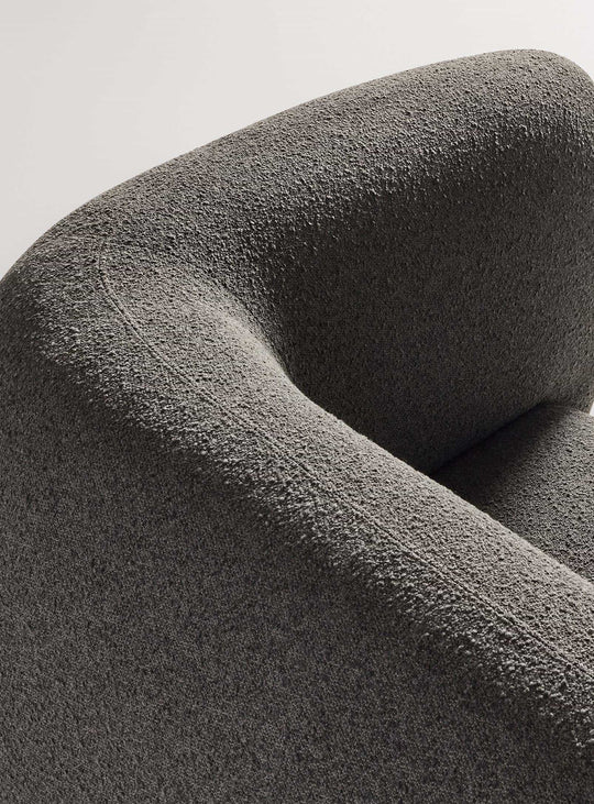 Sofa Bustle Blu Dot : confort haut de gamme et allure élégante et équilibrée. charbon