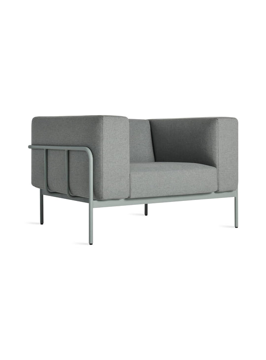 Fauteuil Cache Blu Dot : fauteuil lounge outdoor, coussins Sunbrella® et design élégant. toohey breezy blue