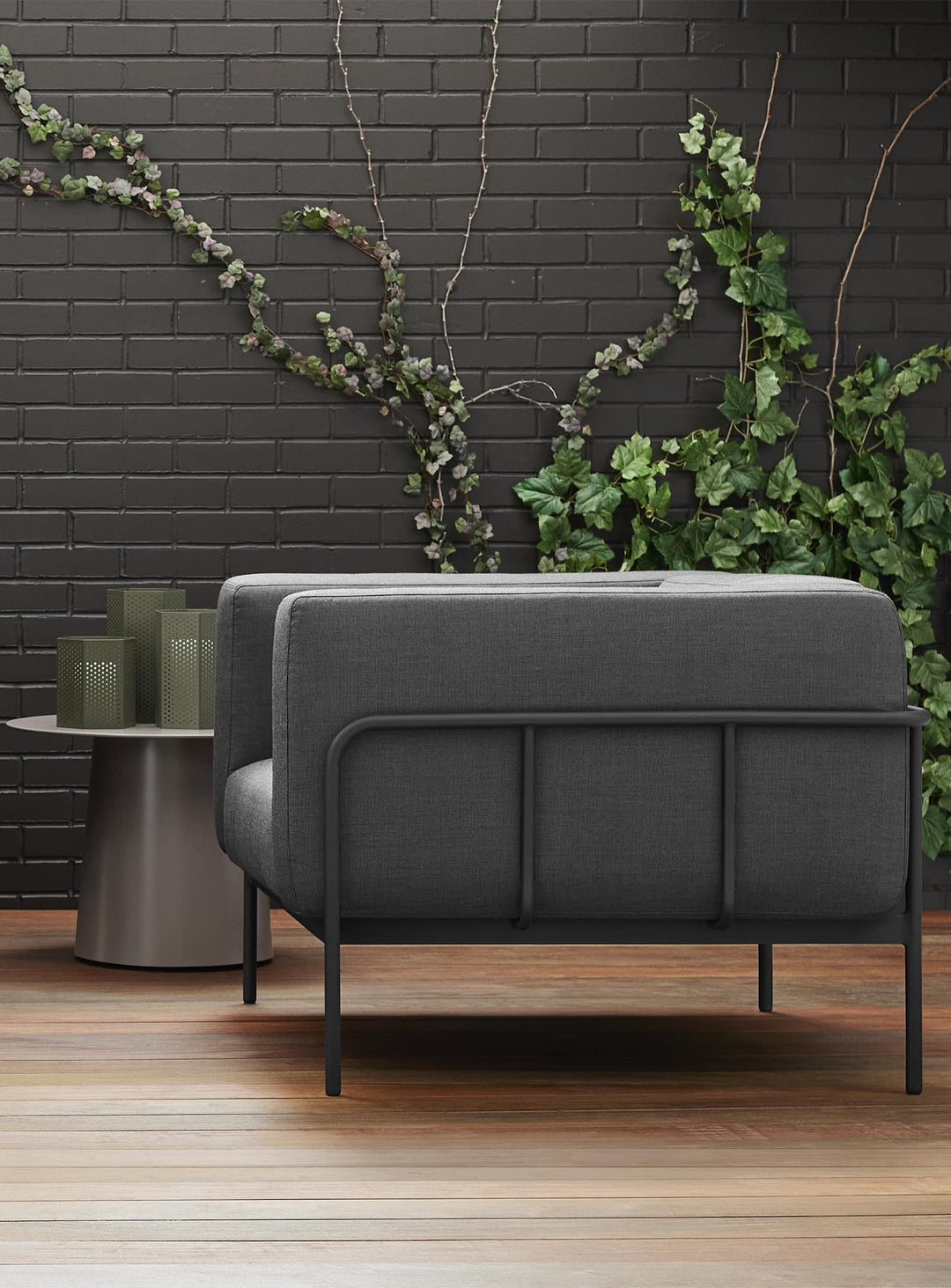 Fauteuil Cache Blu Dot : fauteuil extérieur design en aluminium, confort premium et style moderne. sunbrella coal