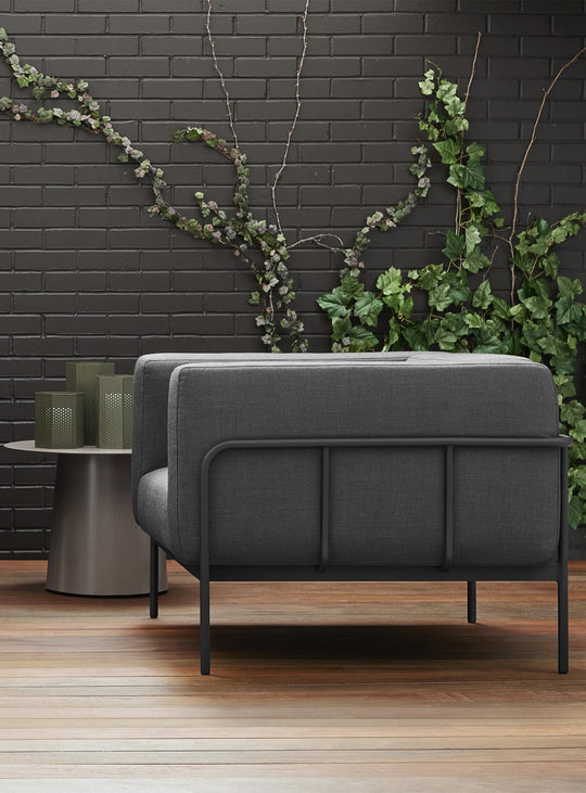 Fauteuil Cache Blu Dot : fauteuil extérieur design en aluminium, confort premium et style moderne. sunbrella coal