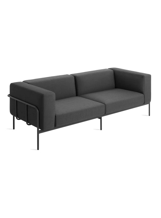 Sofa Cache Blu Dot : sofa outdoor haut de gamme, coussins résistants et design minimaliste. sunbrella coal