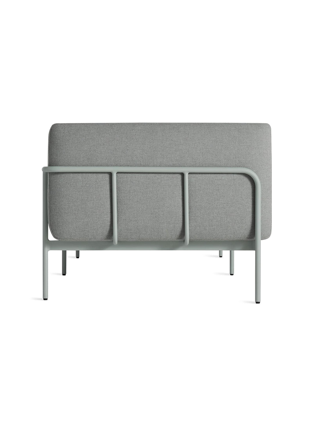 Sofa Cache Blu Dot : sofa de jardin chic, structure légère et confort optimal. toohey breezy blue