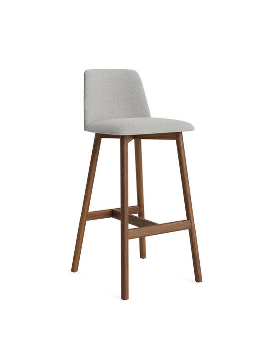 Tabouret de bar Chip Blu Dot : assise confortable avec dossier incurvé. camp  stone