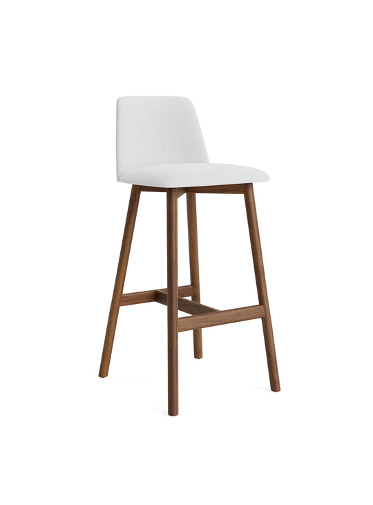 Tabouret de bar Chip Blu Dot : siège haut rembourré au style épuré. camp salt