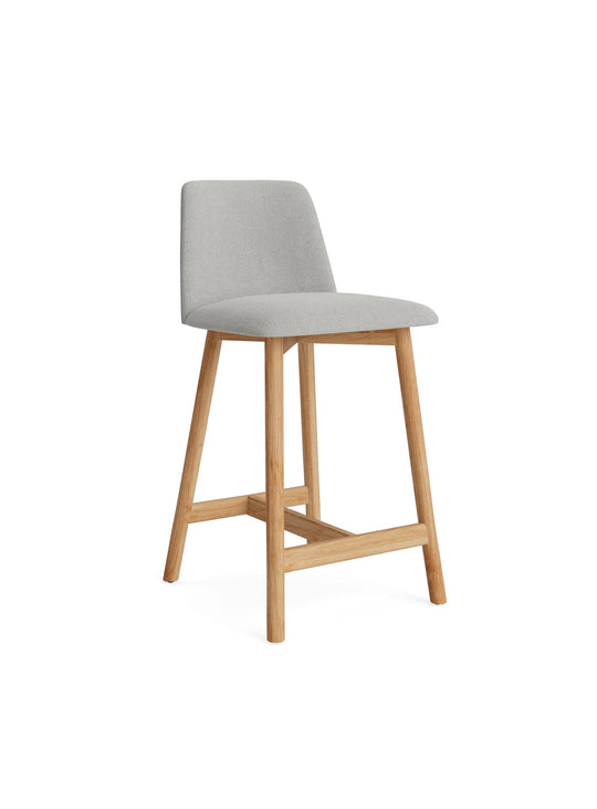 Tabouret de comptoir Chip Blu Dot : assise haute idéale pour îlot cuisine. camp stone