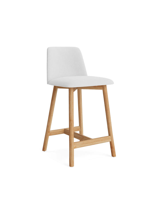 Tabouret de comptoir Chip Blu Dot : siège confortable pour cuisine moderne. camp salt
