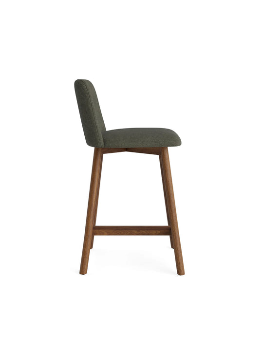 Tabouret de comptoir Chip Blu Dot : assise rembourrée pour usage quotidien. camp olive