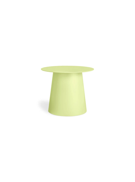 Table d'appoint Circula Cocktail Blu Dot en aluminium, légère, robuste et élégante. celery