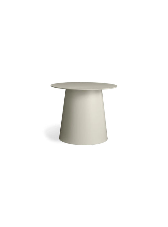 Table d'appoint Circula Cocktail Blu Dot en aluminium thermolaqué, élégante et résistante. putty
