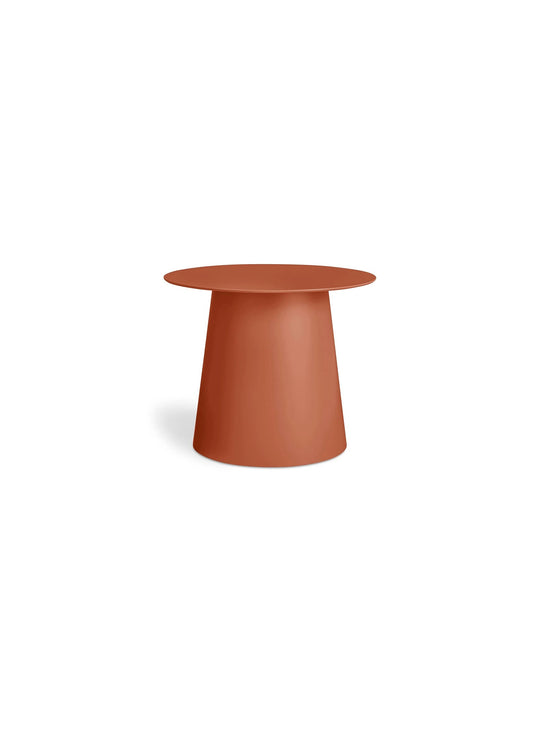 Table d'appoint Circula Cocktail Blu Dot, idéale pour le salon, la terrasse ou le balcon. tomato