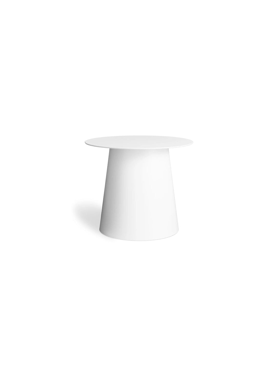 Table d'appoint Circula Cocktail Blu Dot, un design sculptural pour intérieur et extérieur. blanc