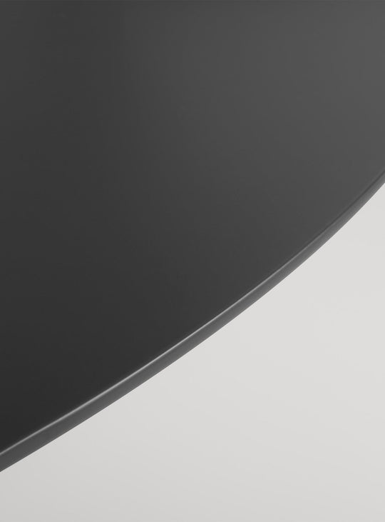 Table à dîner Blu Dot Circula : simplicité, solidité et design scandinave. noir.