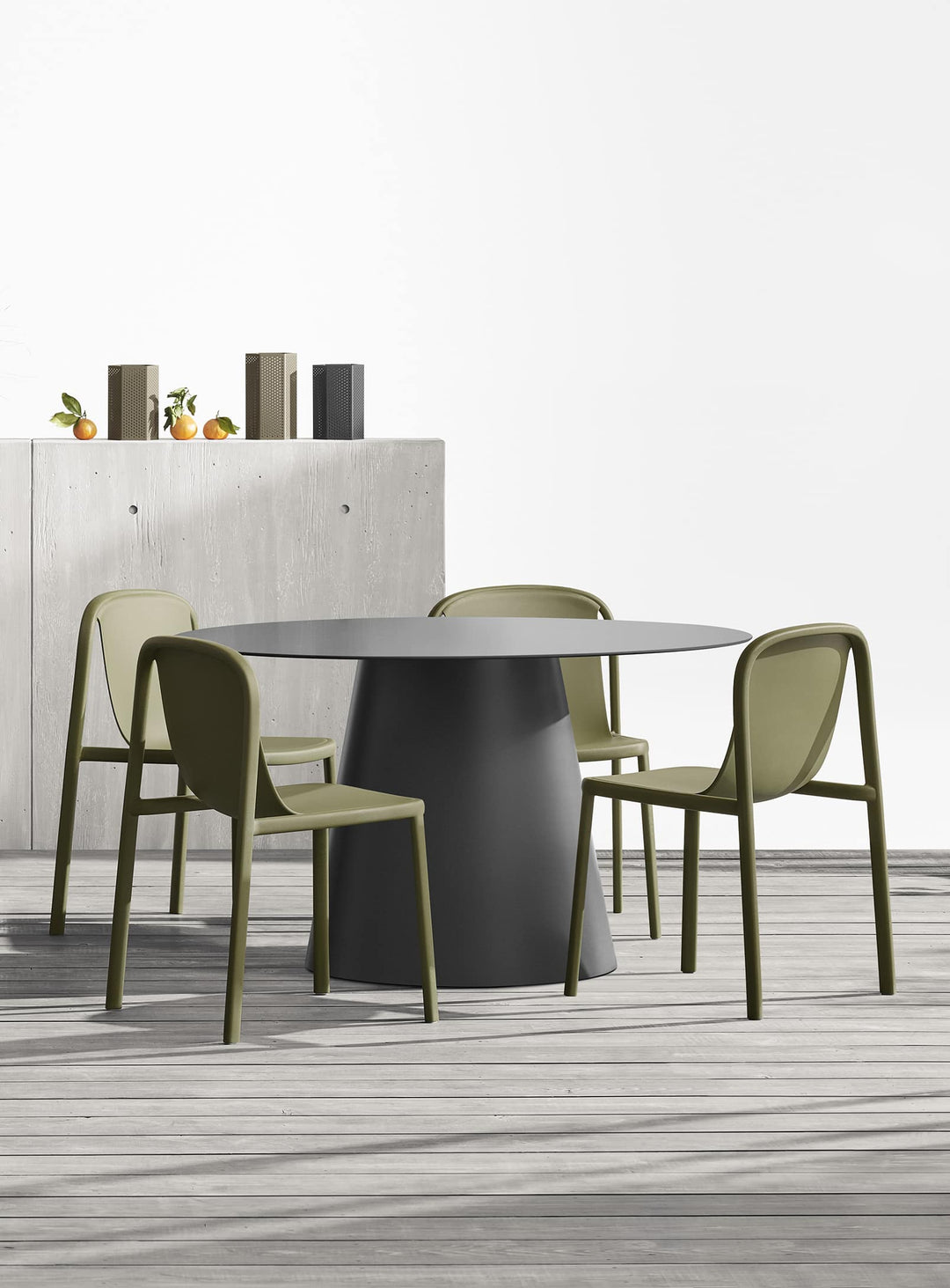 Table à dîner Circula de Blu Dot : design géométrique et élégance minimaliste. noir