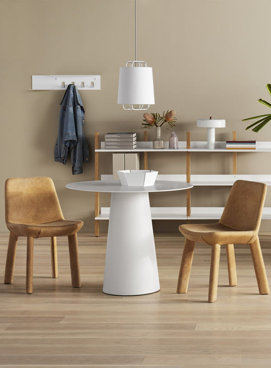 Table design Circula de Blu Dot : beauté minimaliste et confort au quotidien. blanc.