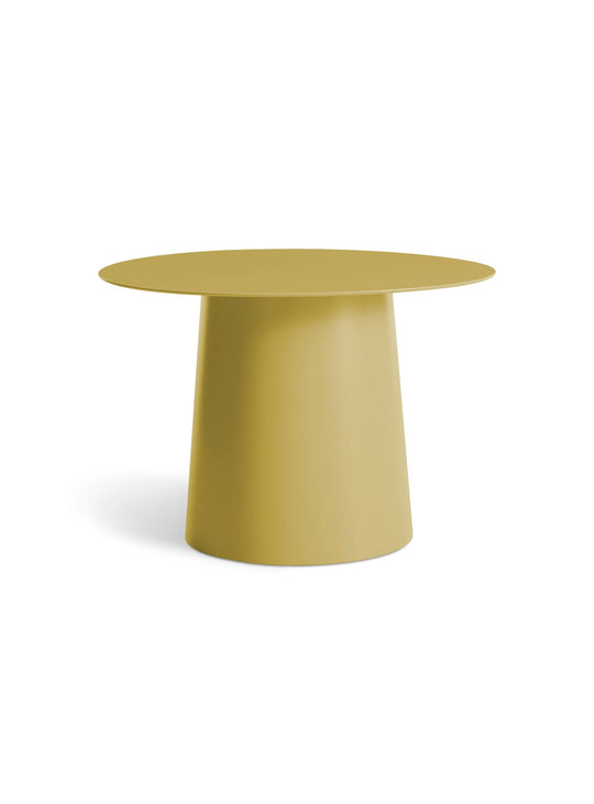 Table d’appoint Circula Blu Dot : parfaite dedans comme dehors. Ocre.
