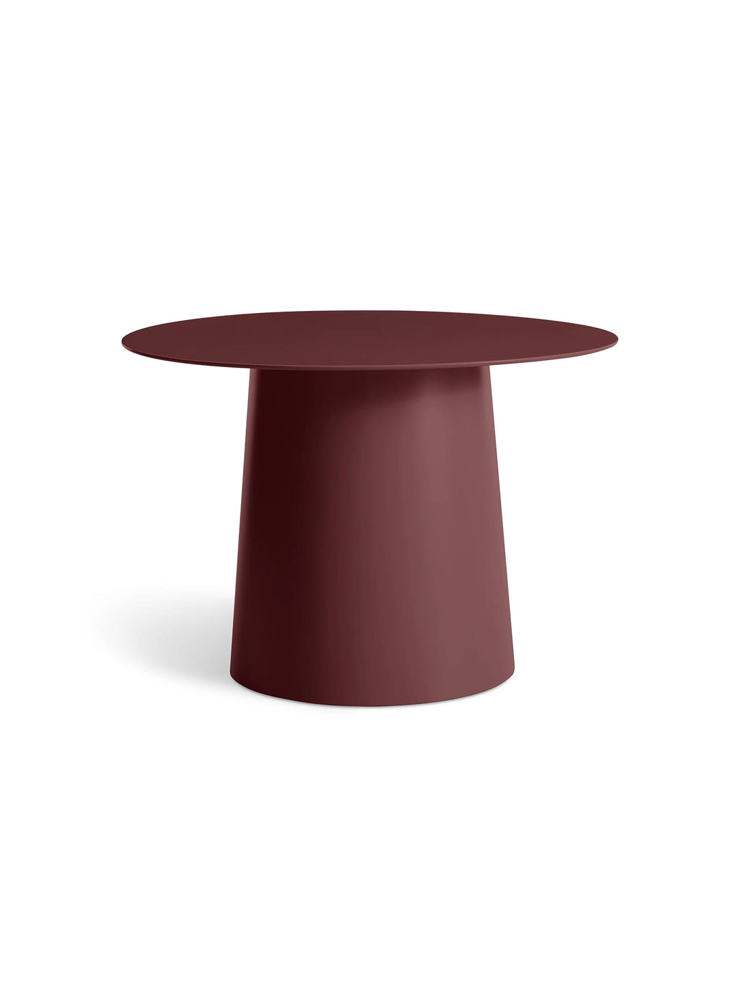 Table d'appoint ronde Circula Blu Dot avec pieds réglables pour une parfaite stabilité. oxblood