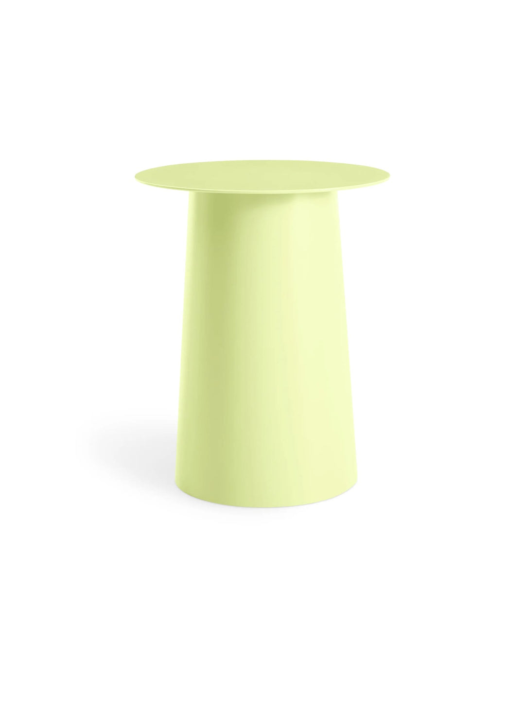 Table d'appoint ronde Circula Blu Dot, une touche design pour terrasse, salon ou chambre. celery
