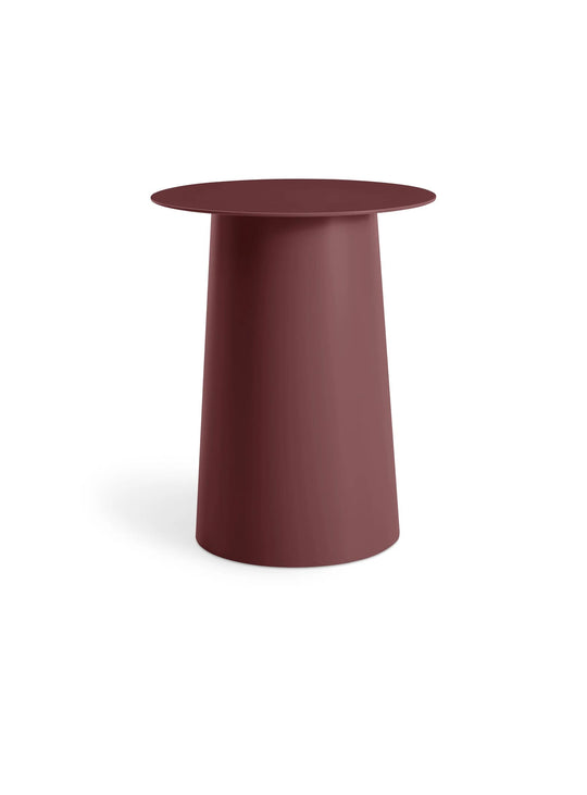 Table d'appoint ronde Circula Blu Dot, un mobilier élégant adapté à tous les espaces. oxblood