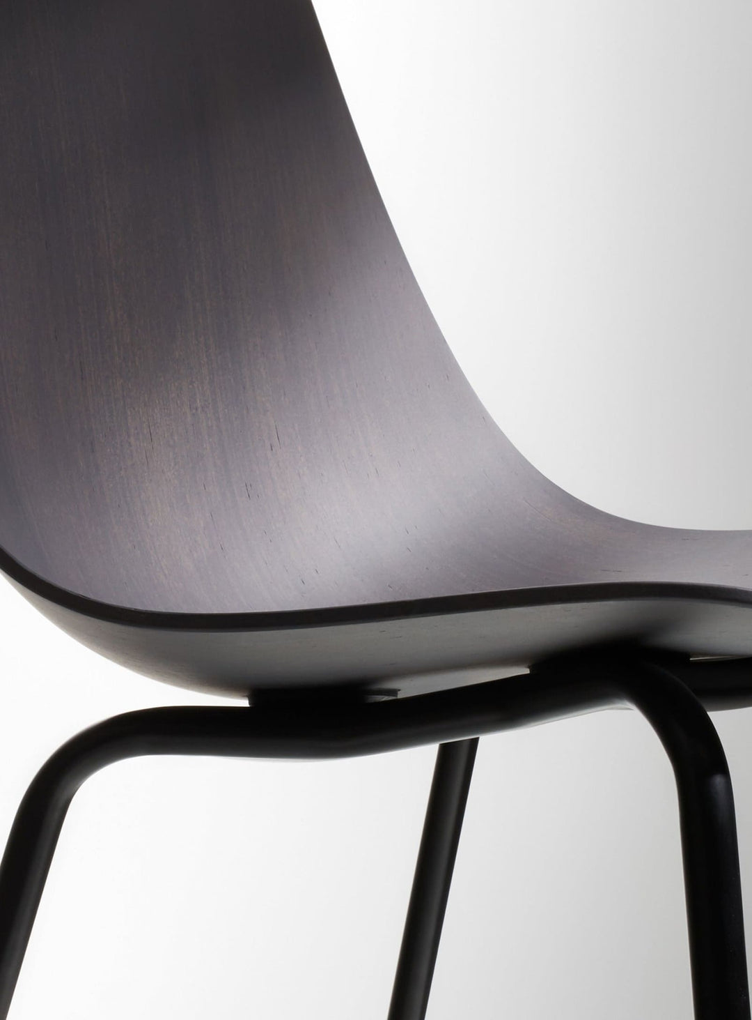 Clean Cut : chaise au minimalisme raffiné et à l’élégance durable. Noir.