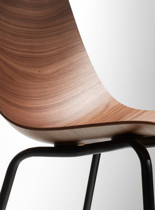 Chaise Clean Cut : design épuré et performance certifiée BIFMA. Noyer.