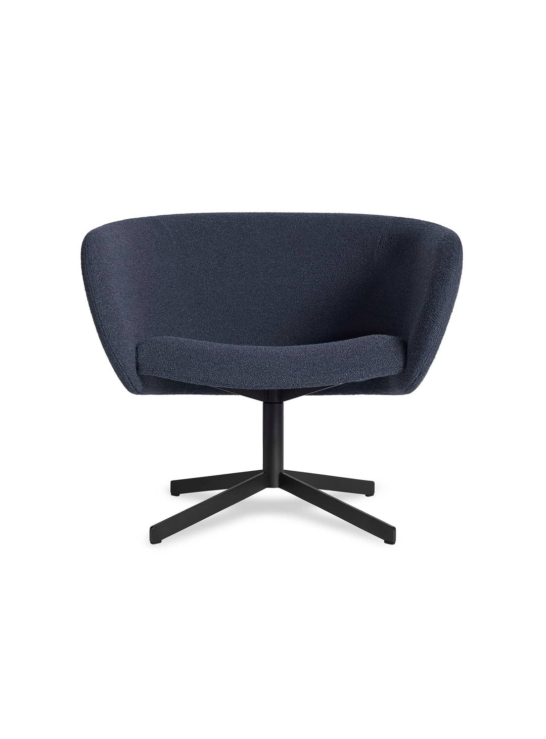 Fauteuil pivotant Close Encounter de Blu Dot, esthétique soignée et assise généreuse. bleu marine