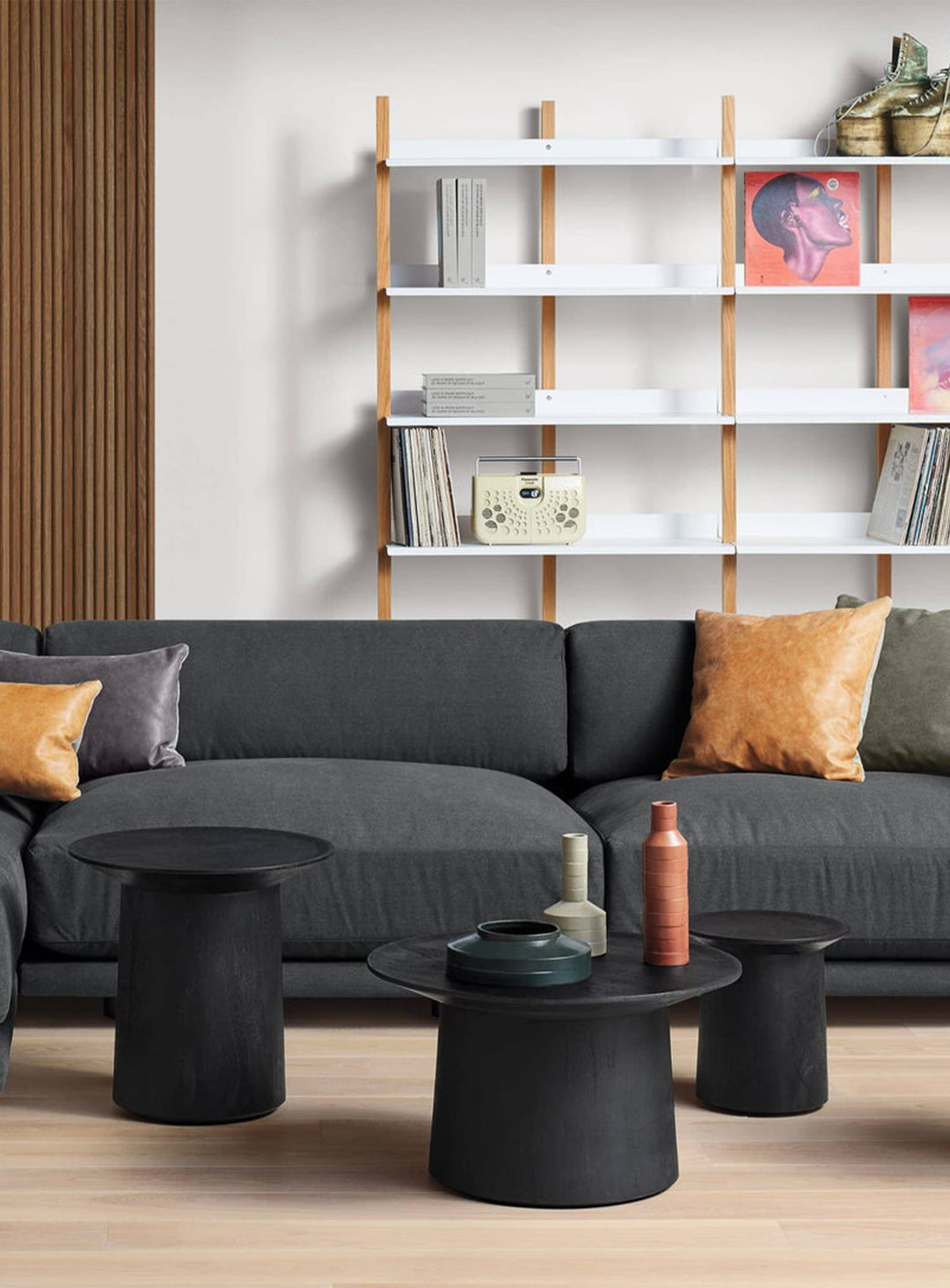 Coco Blu Dot : table à café en acacia massif aux lignes pures.