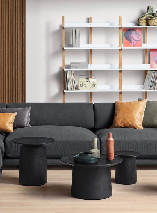 Coco Blu Dot : table à café en acacia massif aux lignes pures.