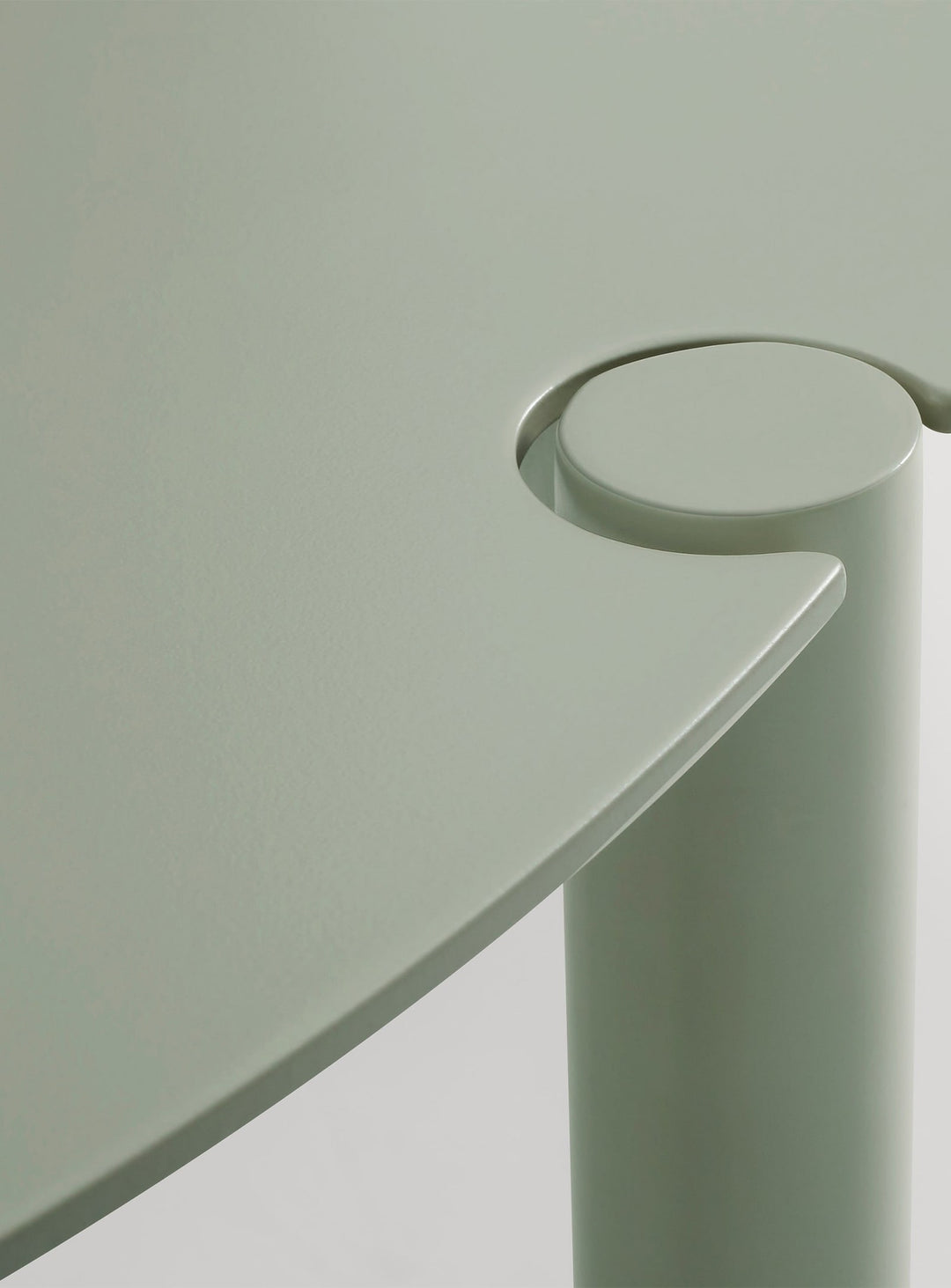 Blu Dot Comeuppance : table ronde conviviale pour intérieur ou terrasse. vert