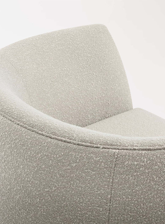 Blu Dot Council : fauteuil pivotant au style enveloppant et intemporel. Sable.
