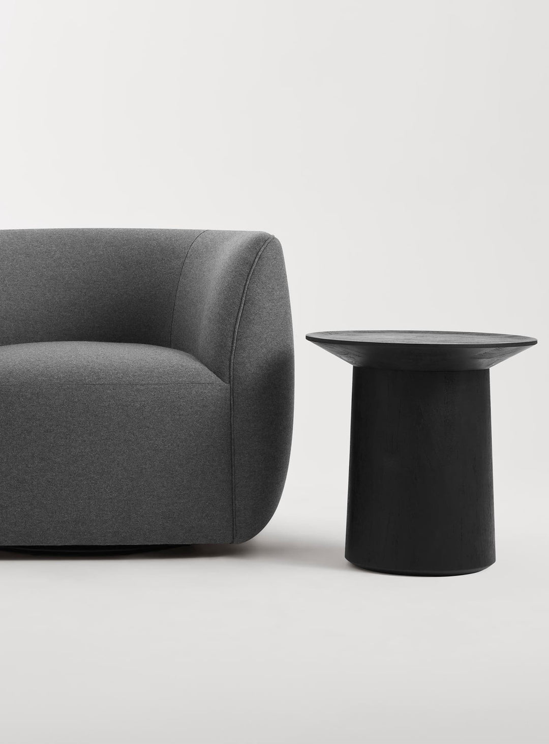 Council de Blu Dot : fauteuil doux, stable et merveilleusement accueillant. Gris.