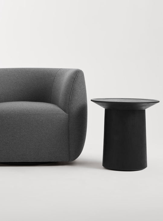 Council de Blu Dot : fauteuil doux, stable et merveilleusement accueillant. Gris.