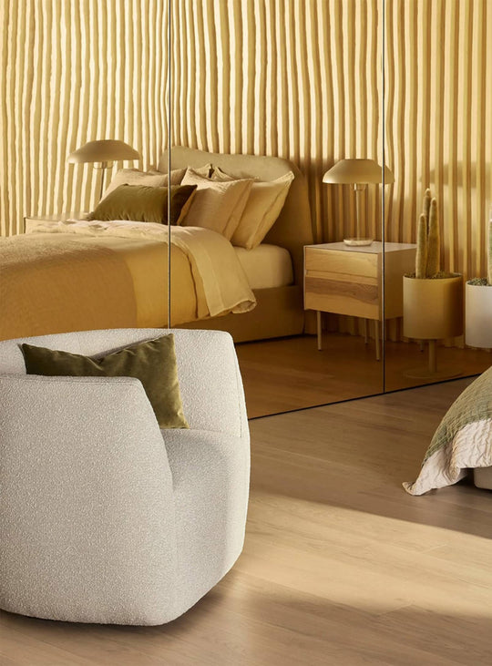 Fauteuil pivotant Council : une pièce design qui respire le confort. Sable.