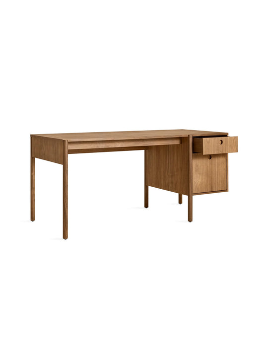 Bureau Blu Dot Cursive, bureau design avec tiroirs à fermeture douce. noyer