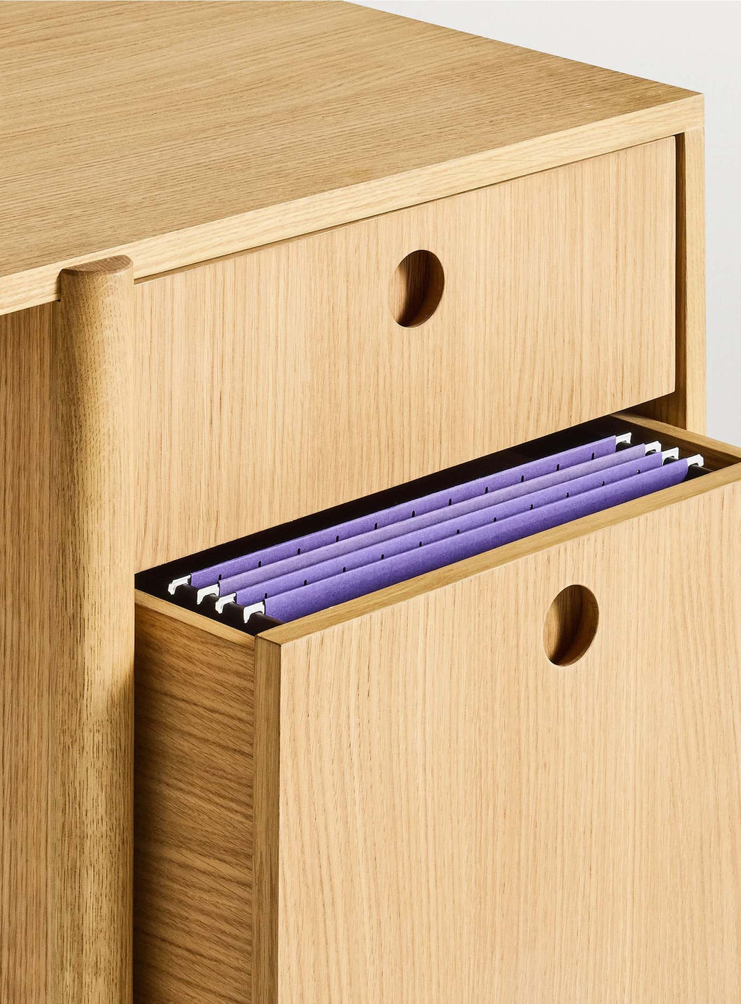 Bureau Blu Dot Cursive, bureau contemporain certifié BIFMA. chene blanc
