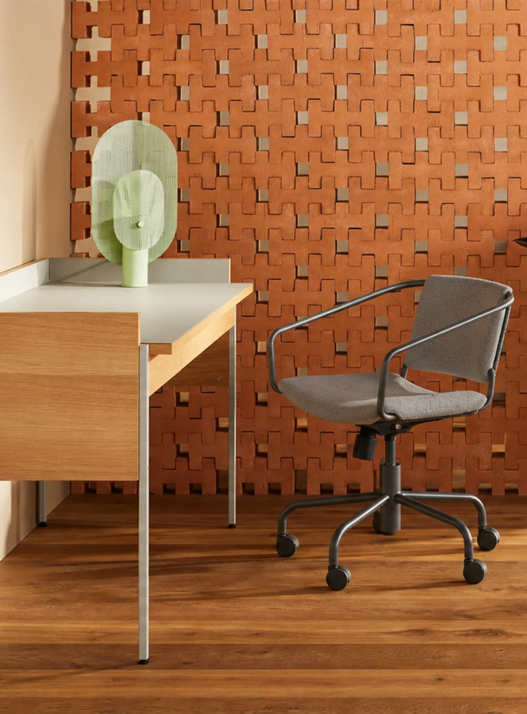 Chaise de bureau Blu Dot Daily : une assise confortable pensée pour le travail quotidien.
