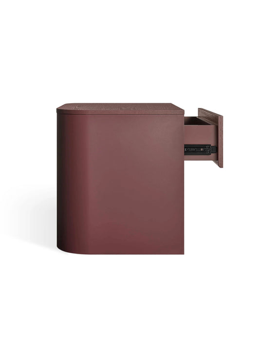 Table de chevet Dally Blu Dot, une création moderne aux lignes épurées et fonctionnelles. oxblood