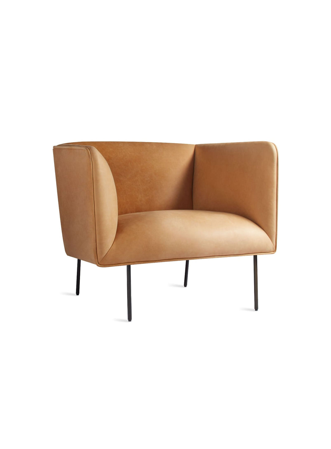 Dandy de Blu Dot : fauteuil lounge chic au design structuré et accueillant. cuir camel