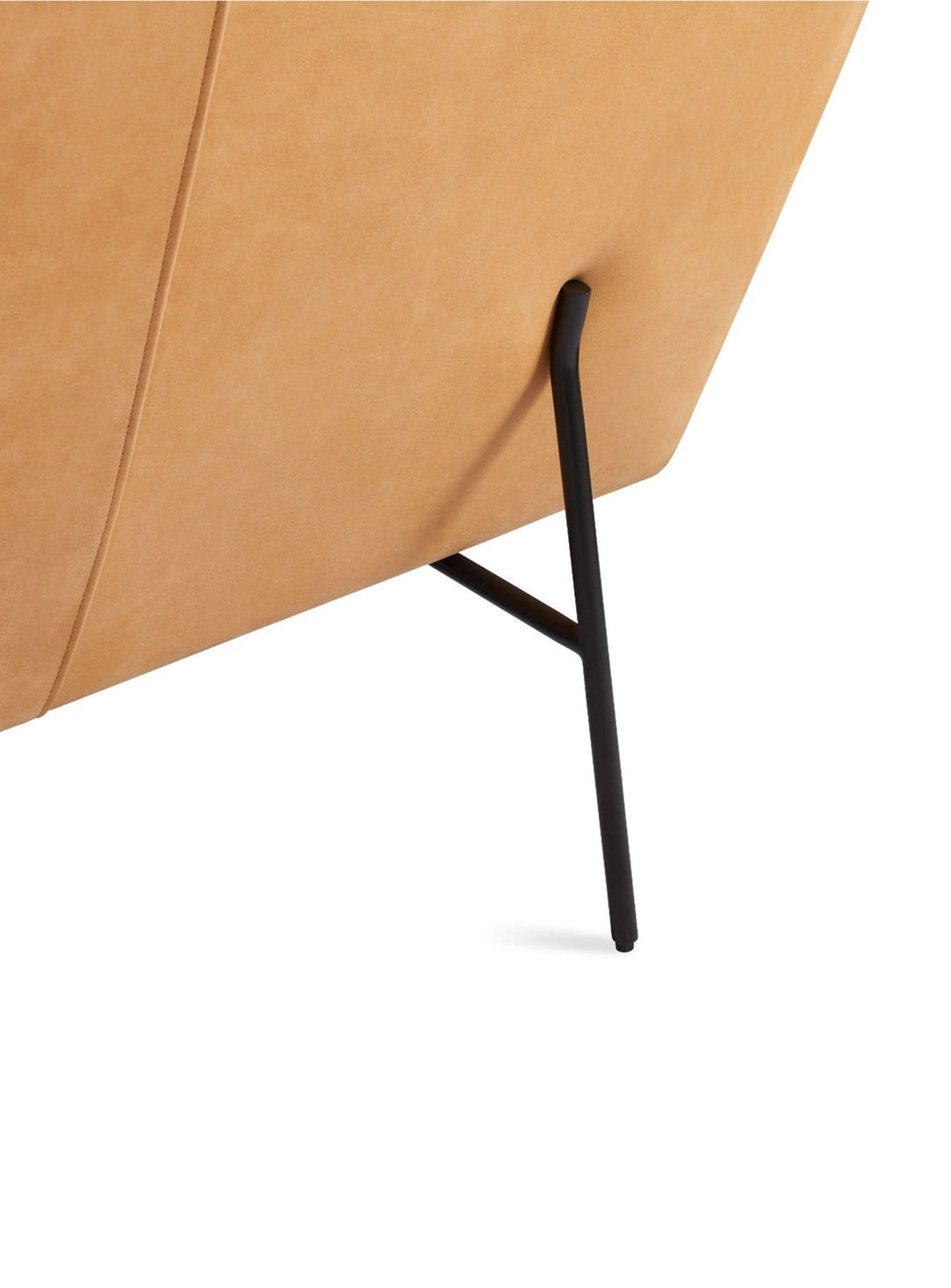 Dandy de Blu Dot : fauteuil design aux lignes tendues et à l’assise raffinée. cuir camel