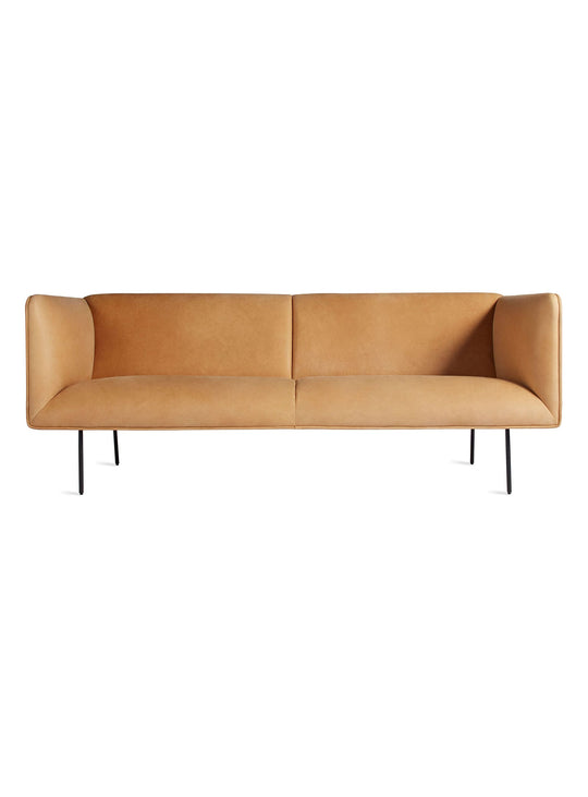 Sofa Dandy Blu Dot : charme intemporel, maintien ferme et style contemporain. cuir camel