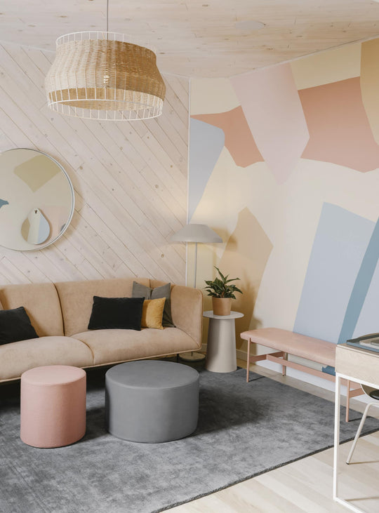 Sofa Blu Dot Dandy : design sculptural, pieds fins et finitions haut de gamme. velours camel