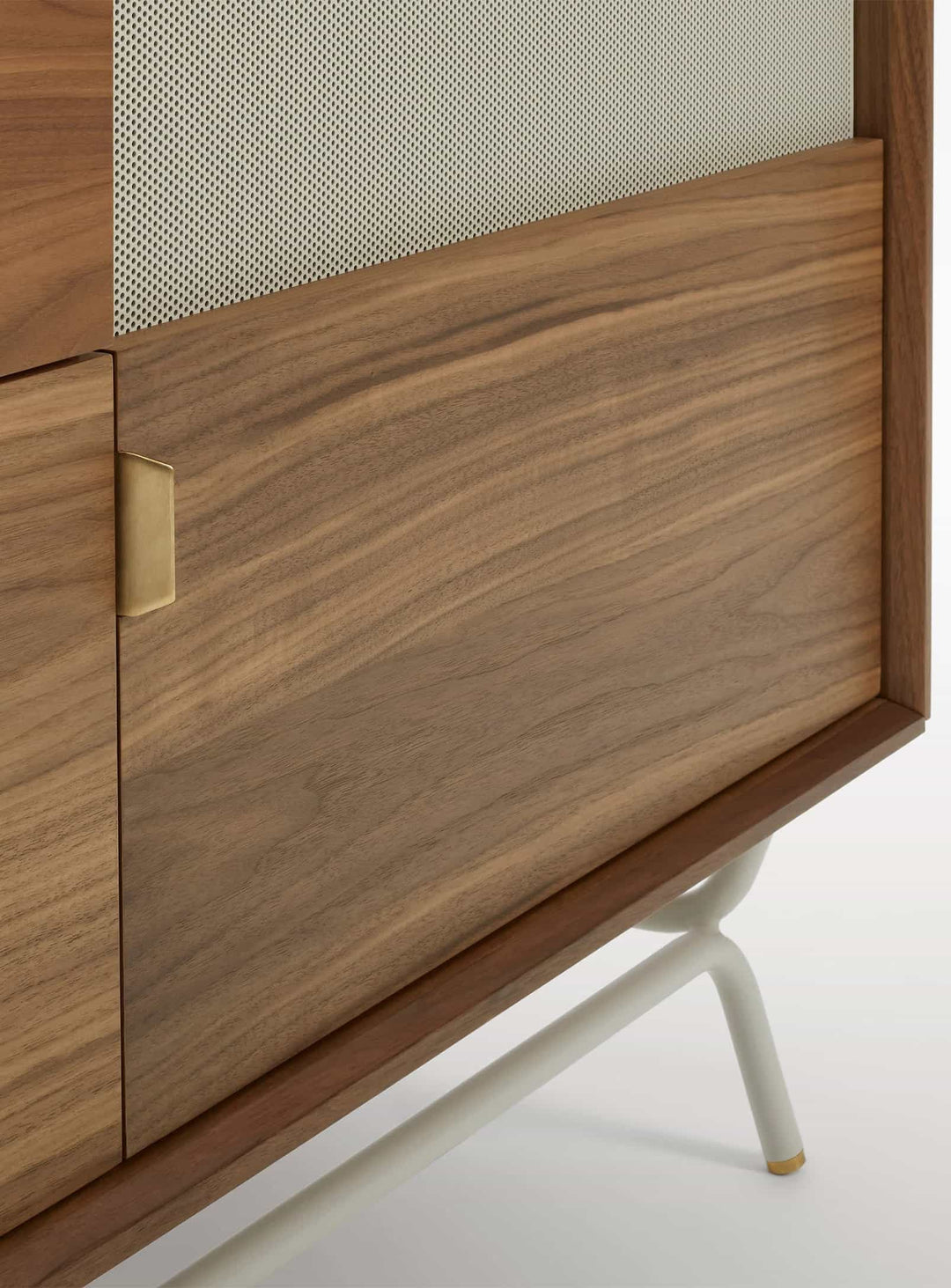 Buffet Dang Blu Dot : un buffet fonctionnel au charme rétro contemporain. noyer