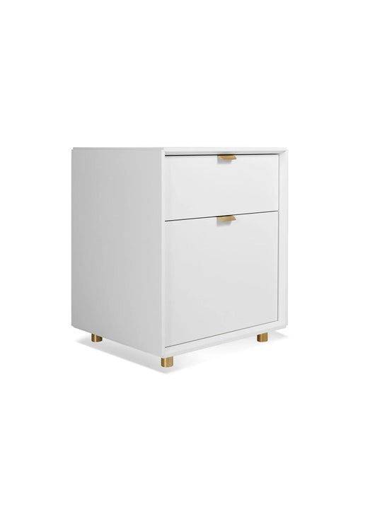 Classeur à tiroirs Blu Dot Dang en bois avec base en acier, quincaillerie en laiton et fermeture douce. blanc