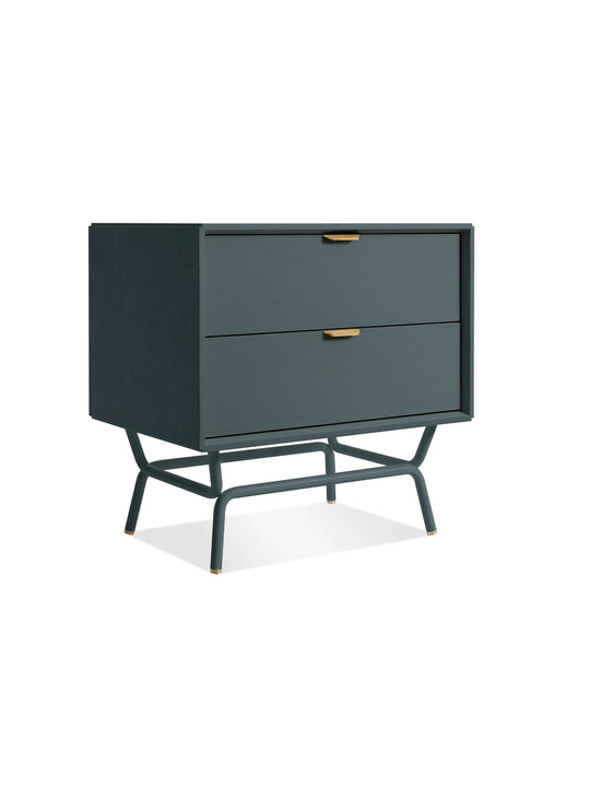 Table de chevet Blu Dot Dang, disponible en version 1 ou 2 tiroirs. bleu marine