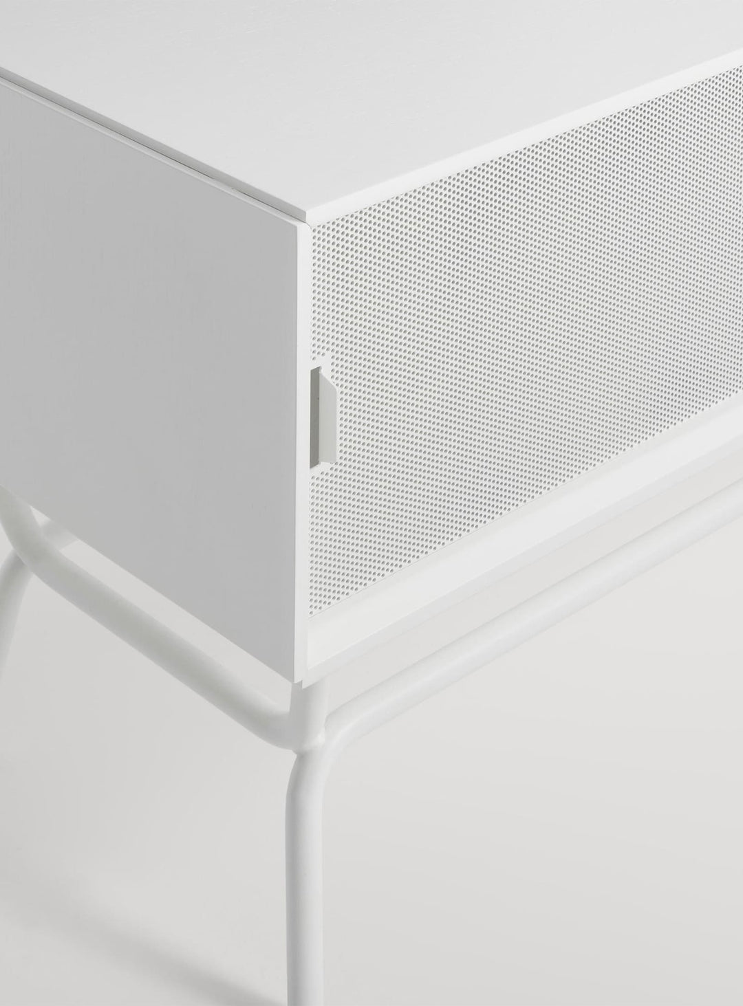 Dang de Blu Dot : meuble TV design et bien pensé jusque dans les détails. Blanc.
