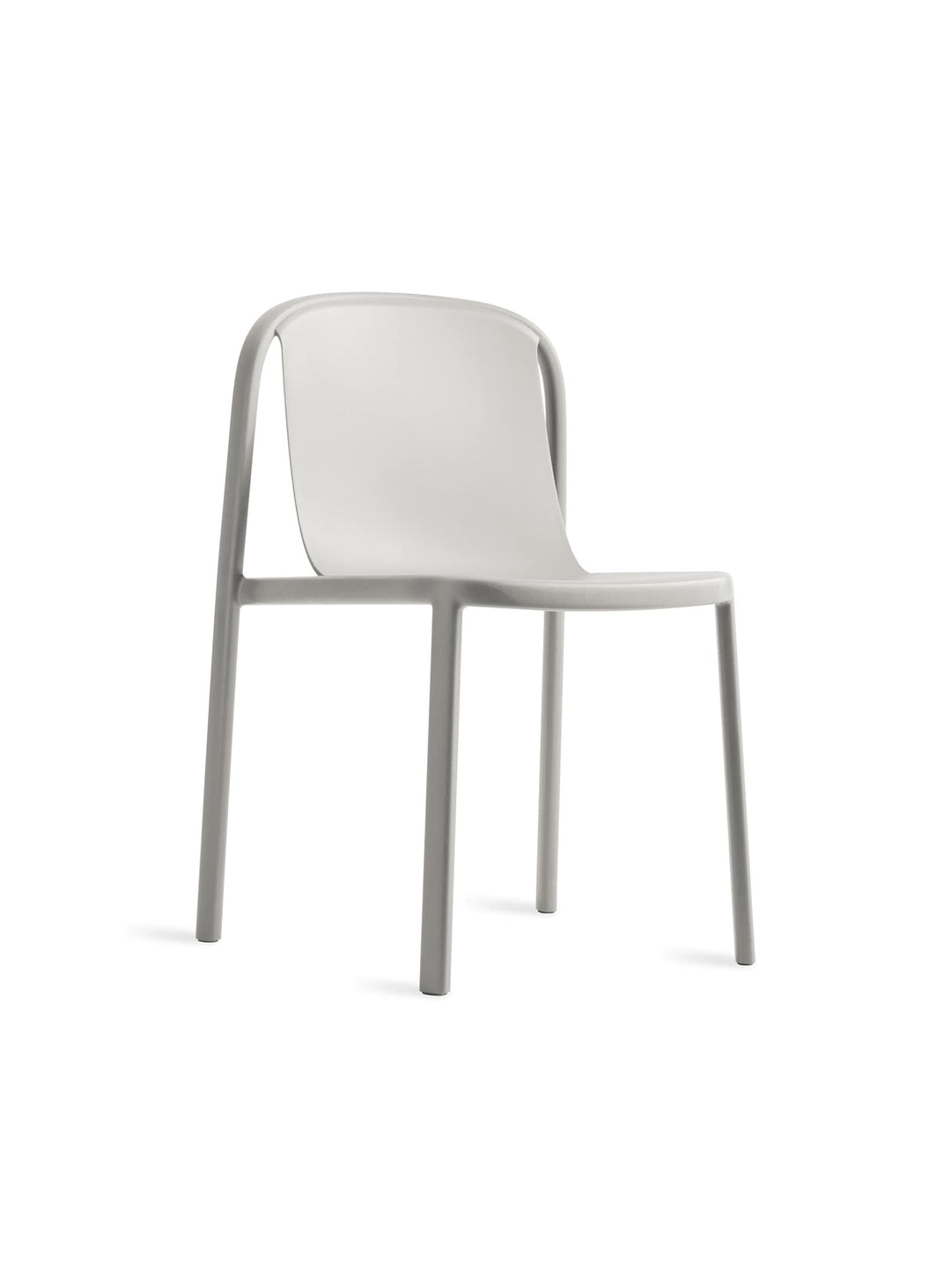 Chaise Decade Blu Dot : élégante, empilable et faite pour durer. gris.