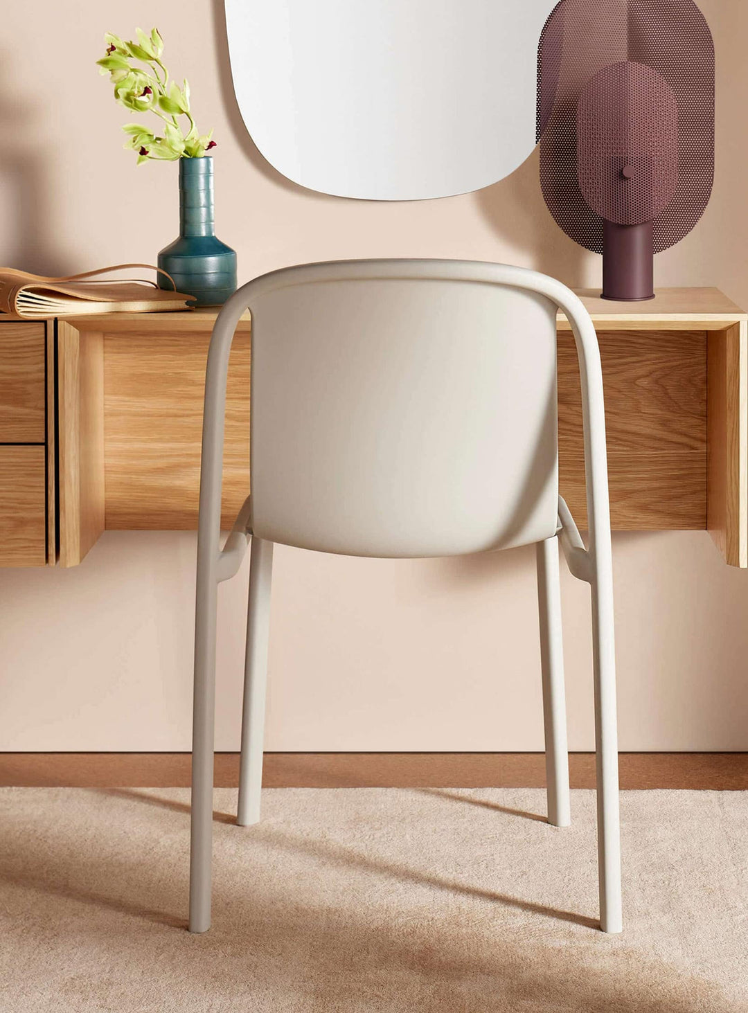 Chaise Decade – Style moderne et matériaux recyclés. gris