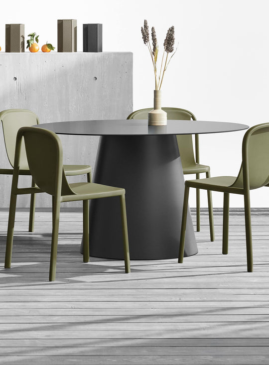 Blu Dot Decade – Chaise design, solide et empilable. vert.