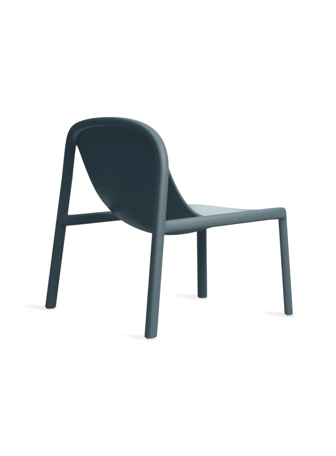 Chaise lounge Decade de Blu Dot plastique recyclé 100 % durable. bleu marine